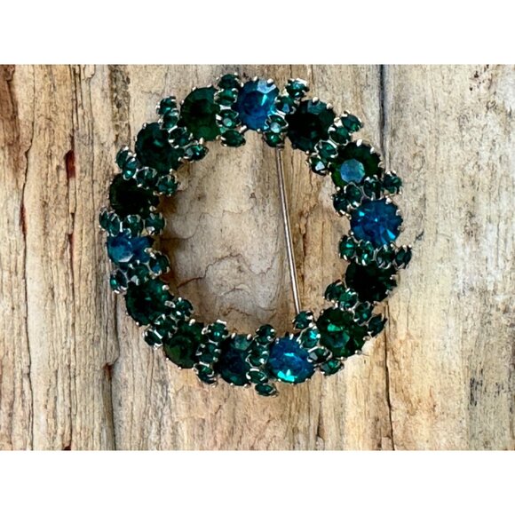 Vintage Weiss Green Rhinestone Wreath Brooch Round Pin unsigned - Picture 2 of 5